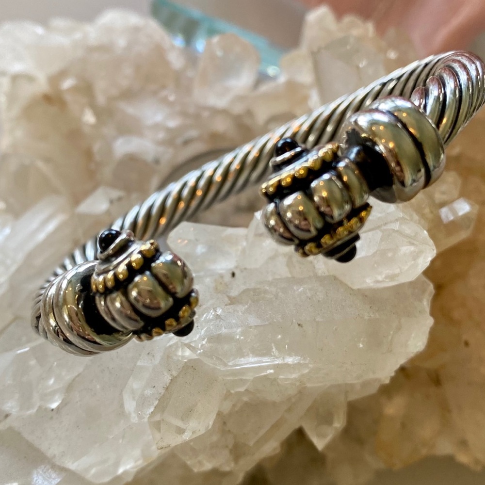 Two tone weighty bracelet with onyx like stones. - Picture 4 of 9